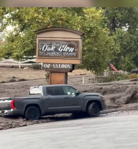 Cars Swept Away in California Mudslide — Drivers’ Desperate Escape Caught on Camera