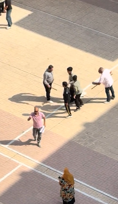 “Crowd ERUPTS After Street Argument Turns Violent — Bystanders Shocked by What Happens Next”