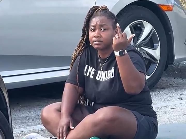SHE SAT IN THE PARKING SPOT—AND WHAT HAPPENED NEXT SHOCKED EVERYONE IN FLORIDA