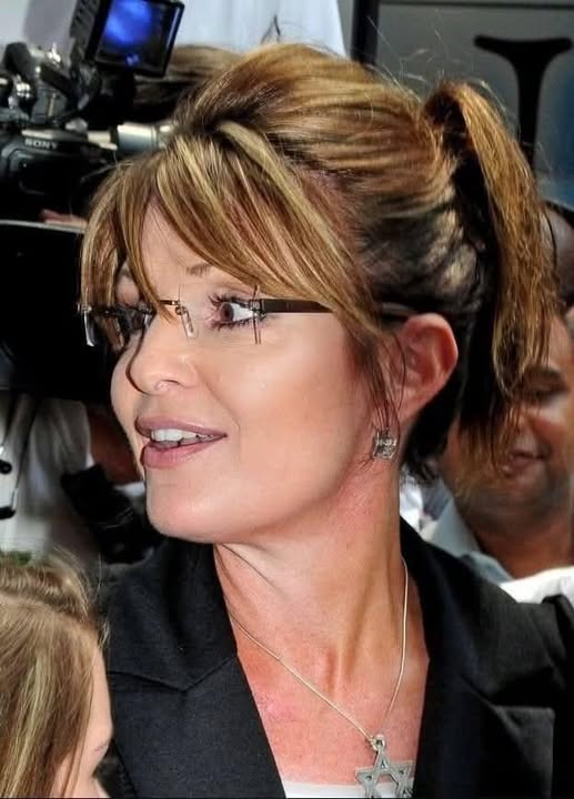 Sarah Palin’s Bold Style Once Again Sparks Attention