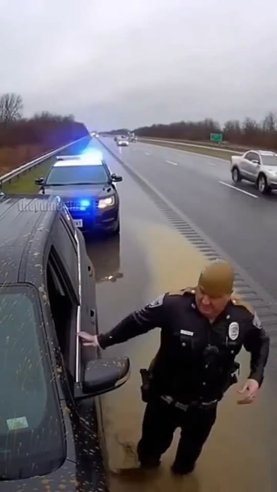 Karma HIT Instantly  Truck Splashes Cop During Traffic Stop 